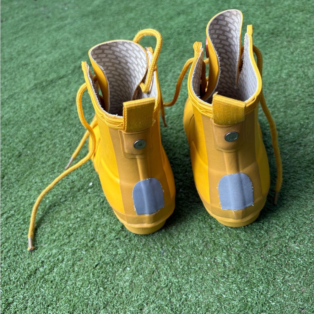 Hunter Vibrant Yellow Lace-Up Boots - Picture 3 of 9